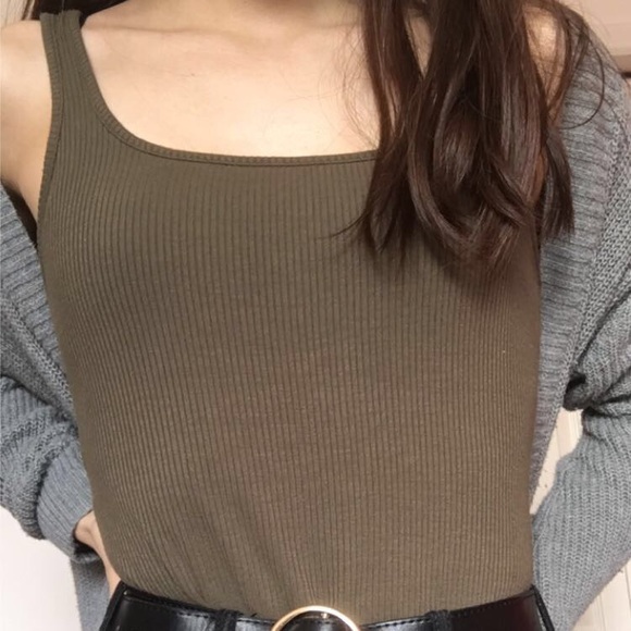 👚3/$15 Ribbed camo green bodysuit - Picture 3 of 3